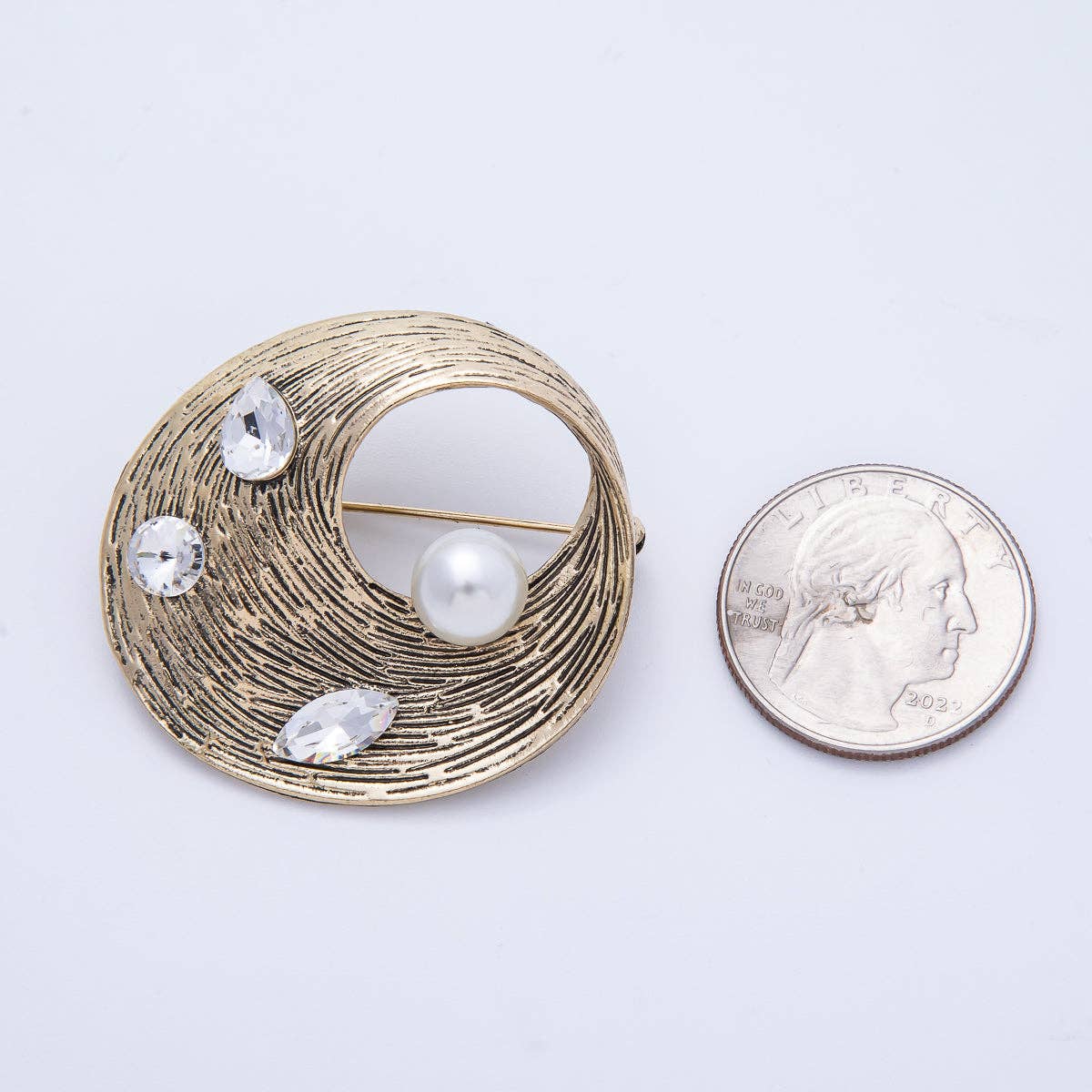 Single Shell Pearl in Twist Band Brooch Pin | BH-027 Aim Eternal - Vintage Antique Gold 41mm Mix Cut CZ