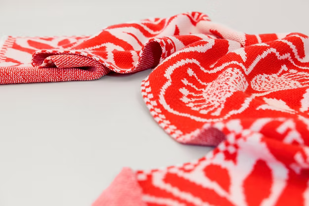 Merino Wool Scarf "Silhouette" Red & White