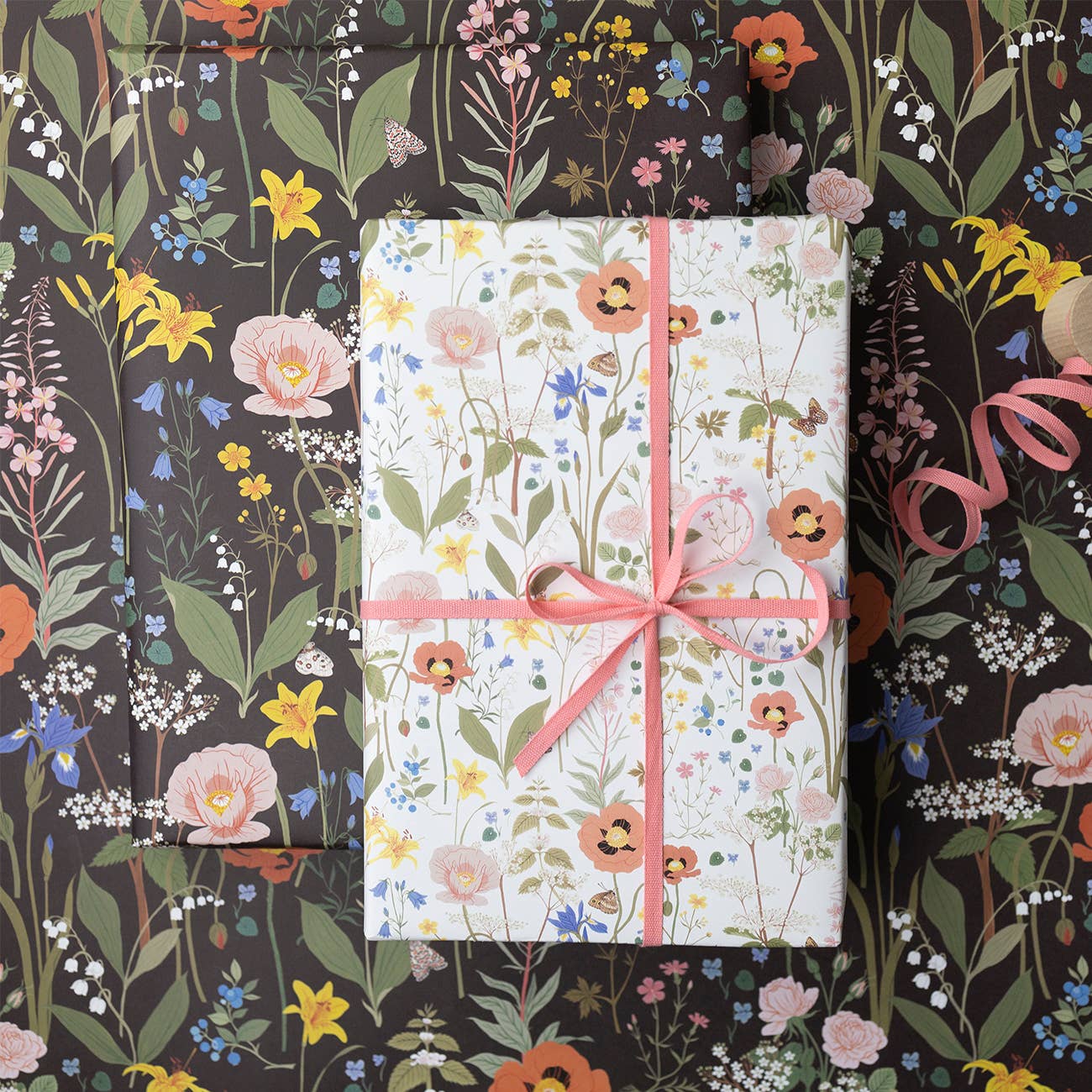 WILD FLOWERS Wrapping paper