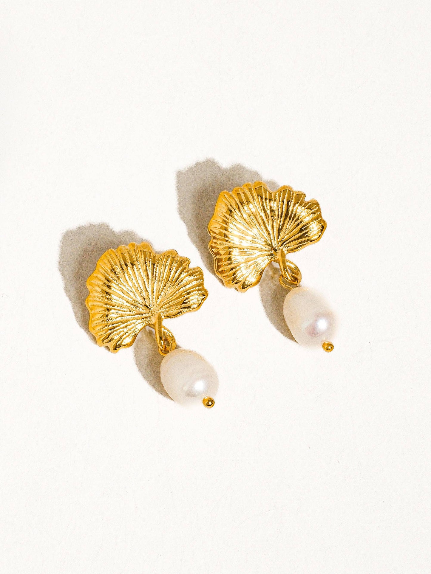 Béatrice 18K Gold Non-Tarnish Floral Pearl Earring Flânerie by MAIQ
