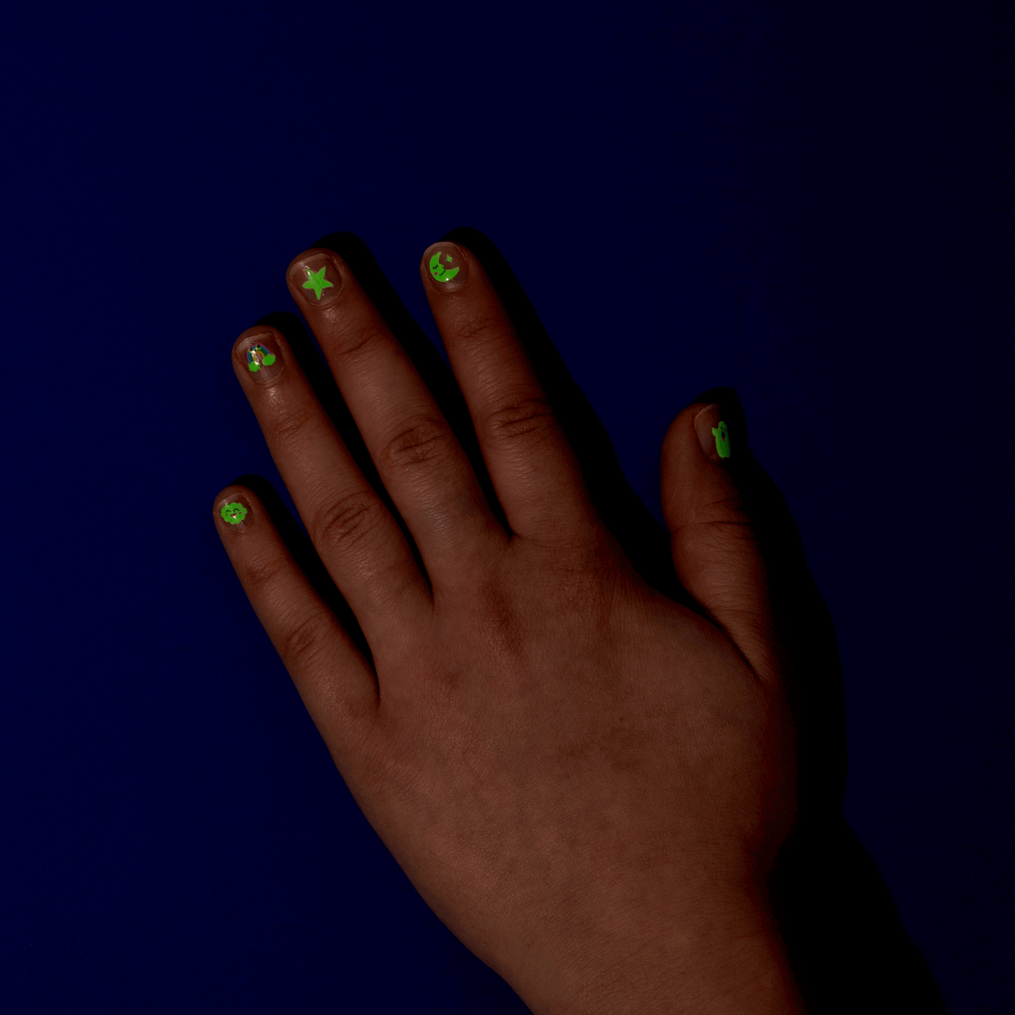NAIL STICKERS - OMY - GLOW IN THE DARK
