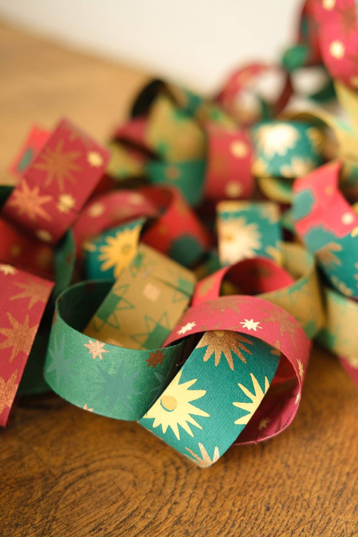 East End Press - FESTIVE PAPER CHAIN KIT