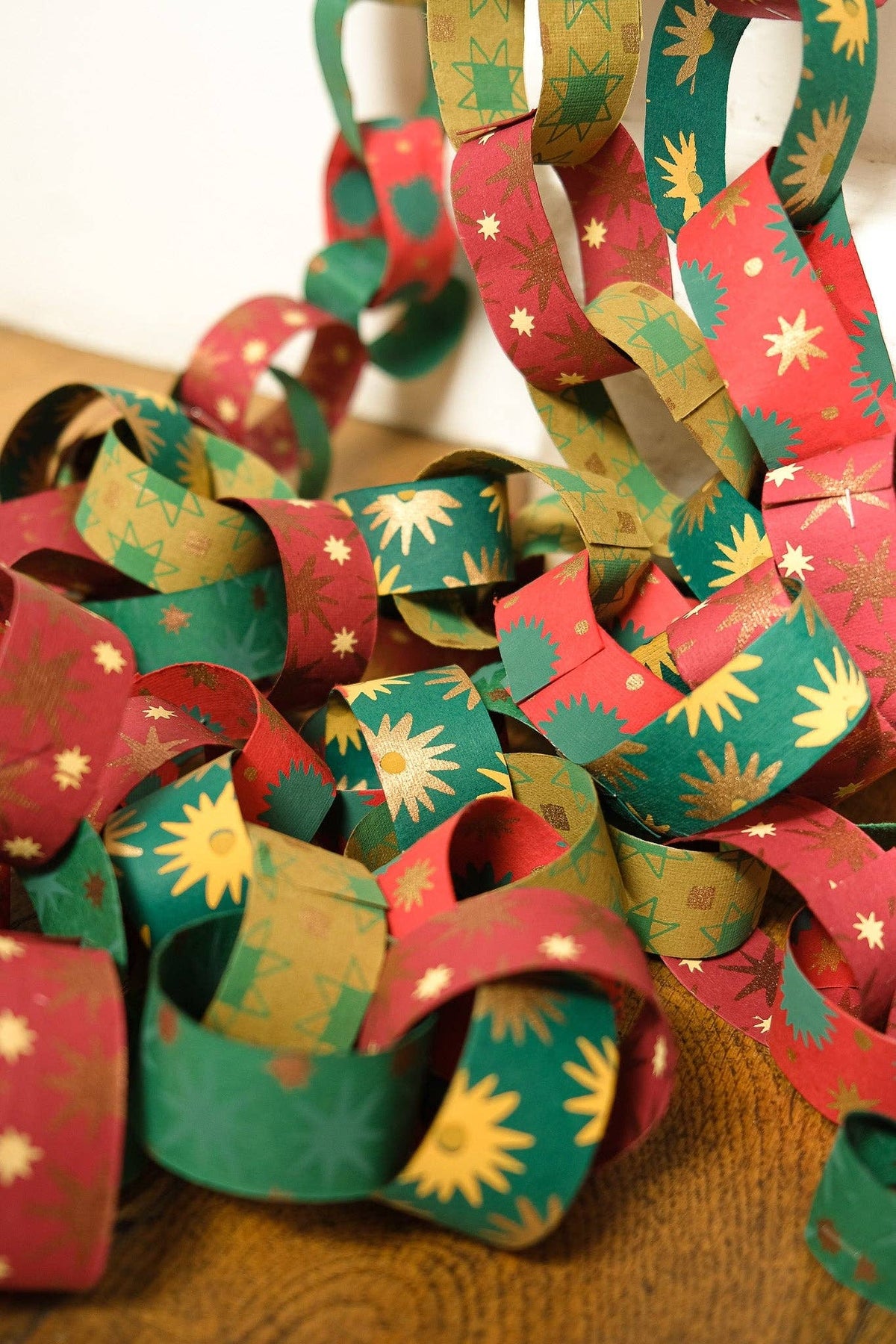East End Press - FESTIVE PAPER CHAIN KIT