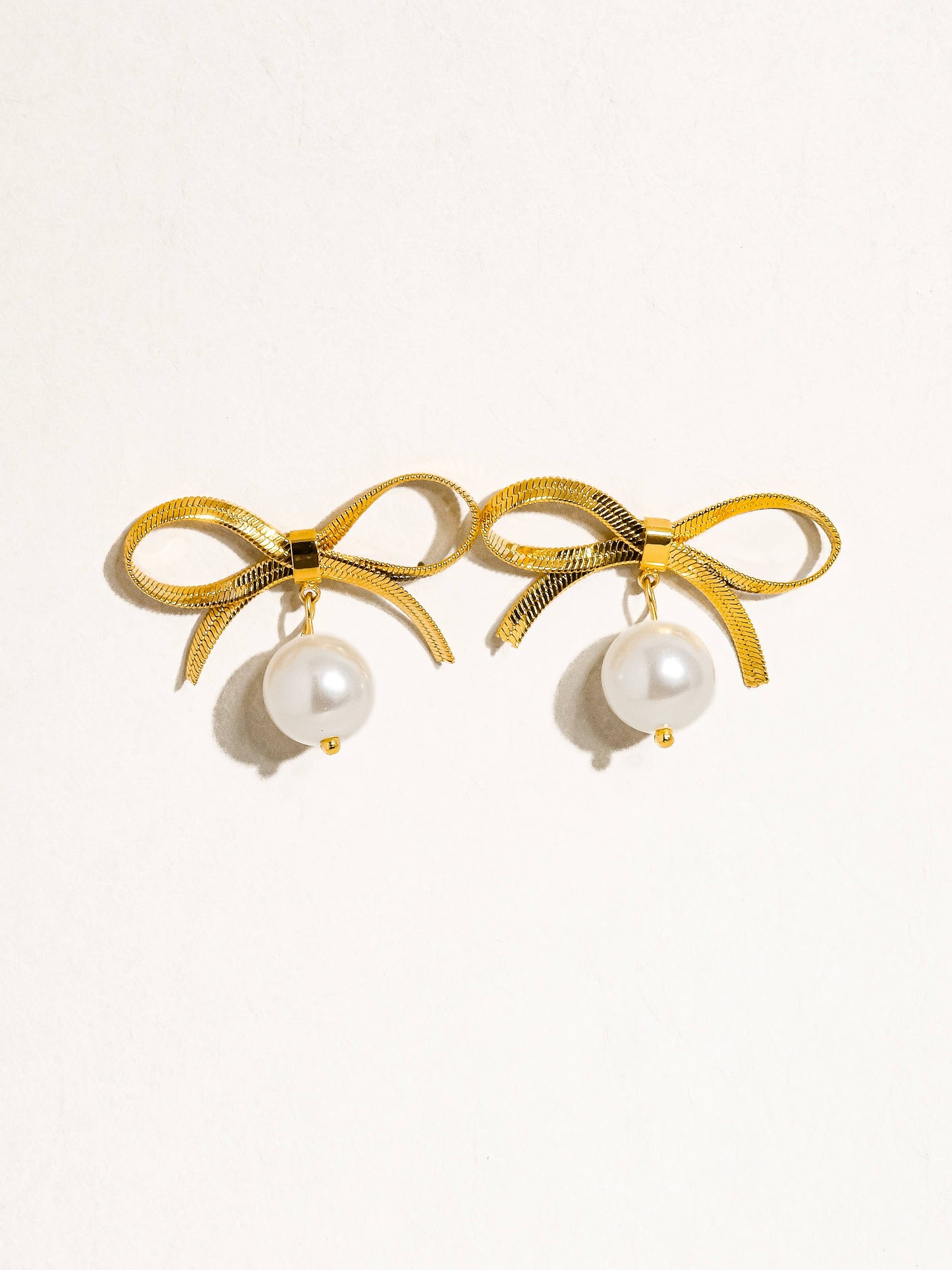 Flânerie by MAIQ - Alice 18K Gold Non-Tarnish Bow Dangle Pearl Earring