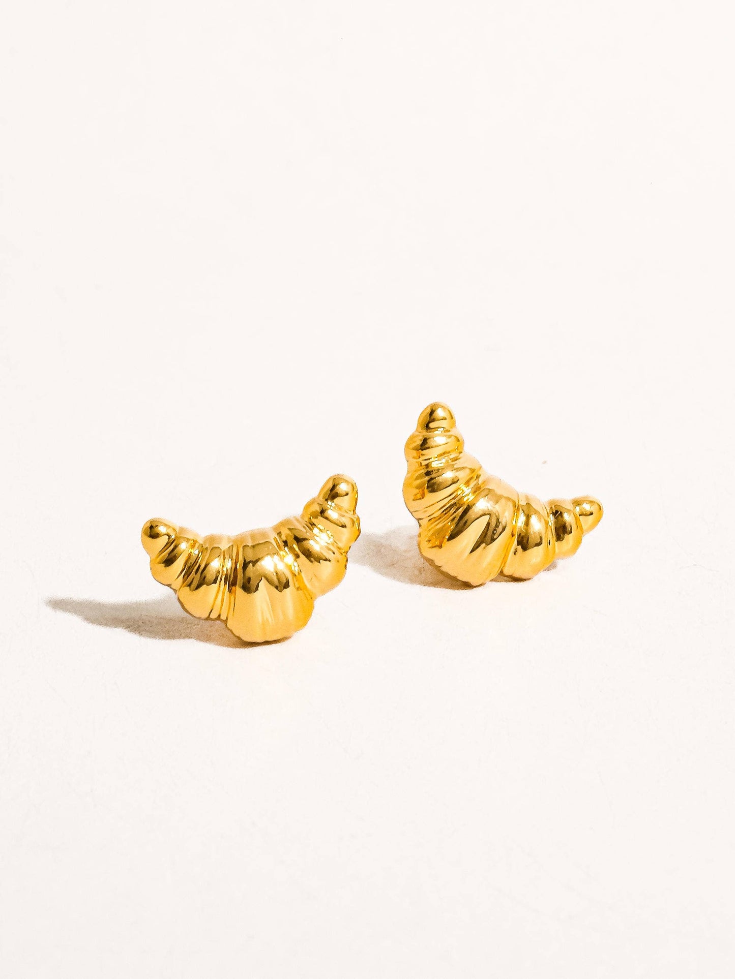 Gaëlle 18K Gold Petite Croissant Stud Flânerie by MAIQ