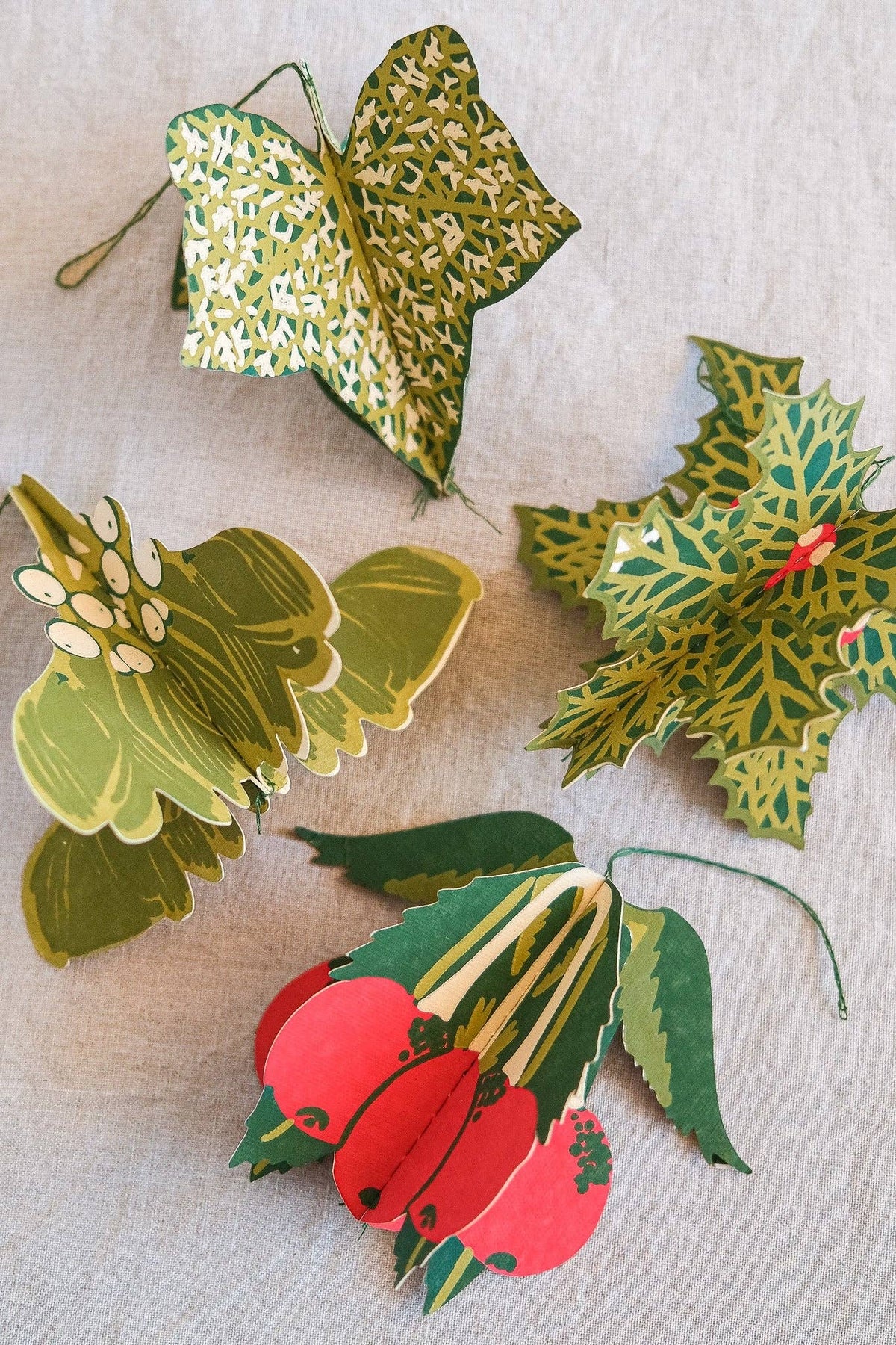 East End Press - FESTIVE FOLIAGE PAPER ORNAMENTS