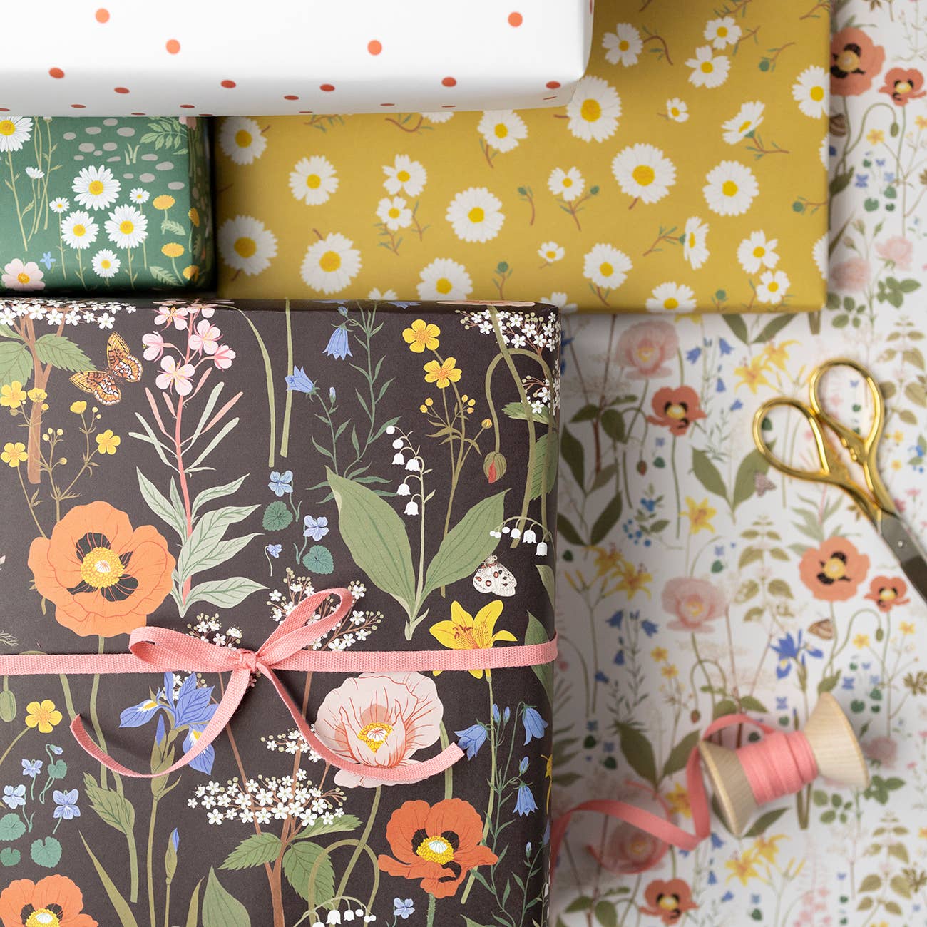 WILD FLOWERS Wrapping paper